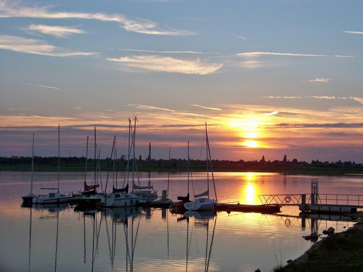 Pool & Lake Holiday Home Марклеберг Екстериор снимка